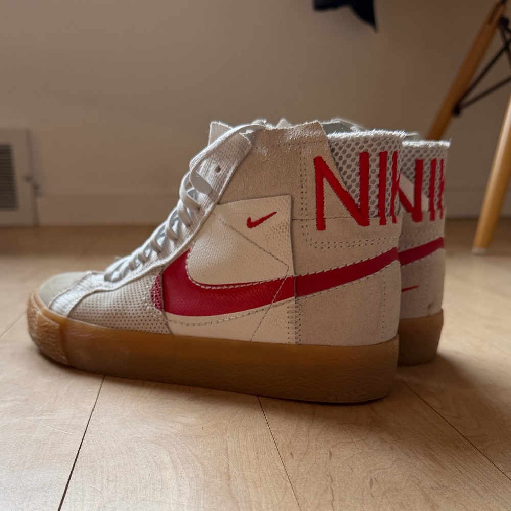 Nike SB High-Top Sneakers in White, Red & Gum skateboard shoes like new